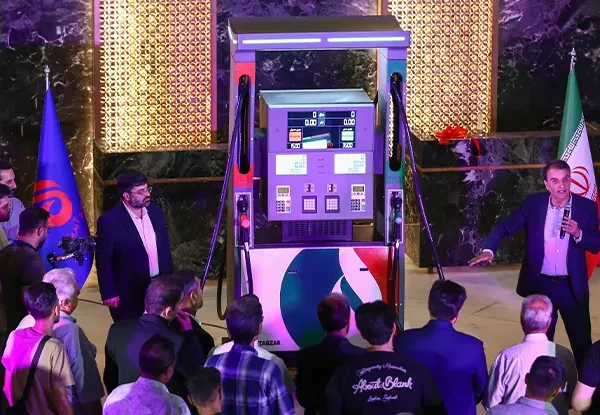 25-Holding-Petro-kahan